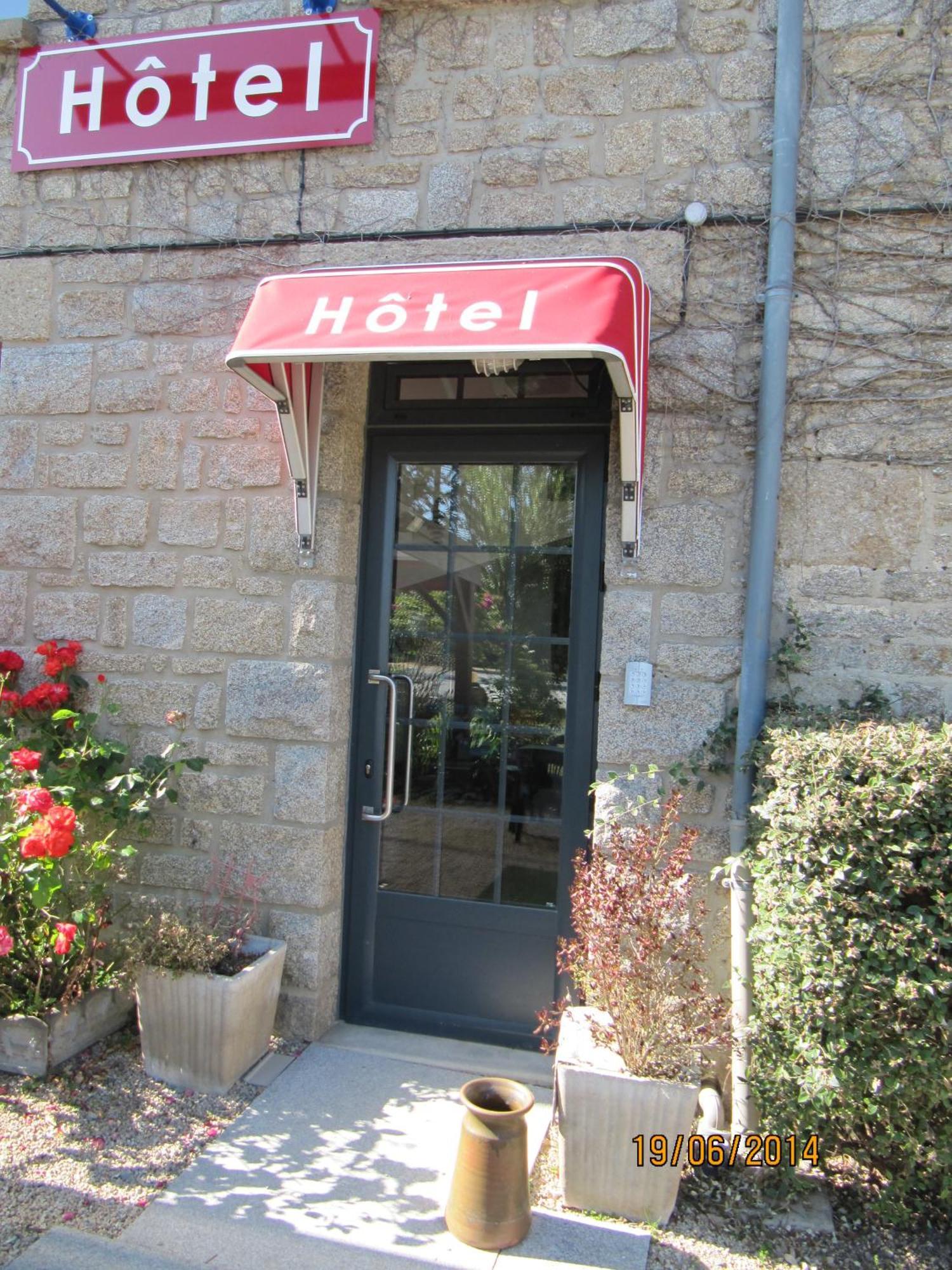 Hotel Auberge Le Guinefort à Léhon Extérieur photo